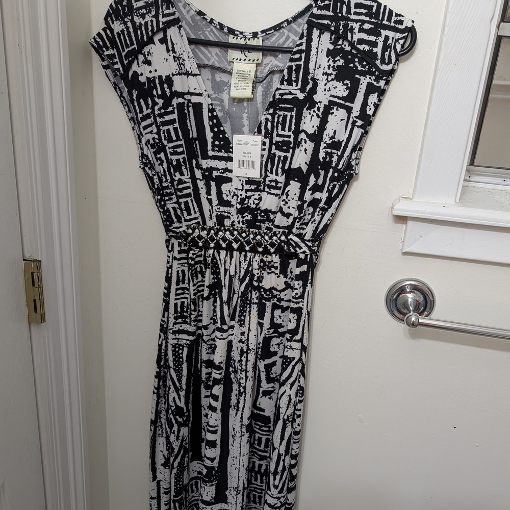 Black and White Patterned Women's Dress BNWT Size 8